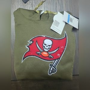 Official NFL Tampa Bay Buccaneers Salute to Serve Women's Sweatshirt (NWT)